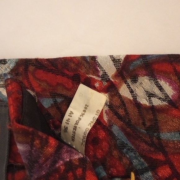 Vintage Valentino Men's Silk Tie with geometric design. - Picture 6 of 9